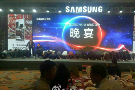 Samsung executives kneeling in China