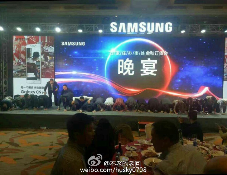 Samsung executives kneeling in China