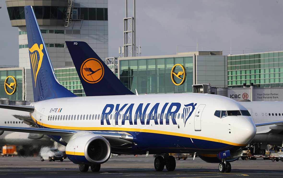 Ryanair Flight From London Stansted Makes Emergency Landing After Nose Ryanair Flight From London Stansted Makes Emergency Landing After Nose