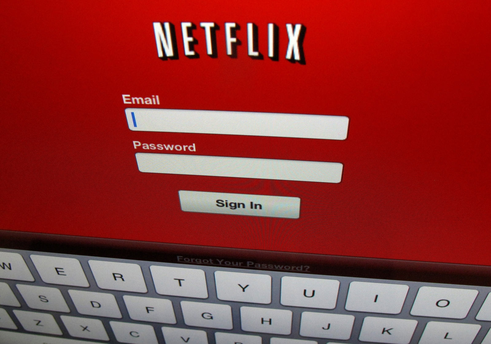 Netflix downloads for offline viewing come to iOS and Android app