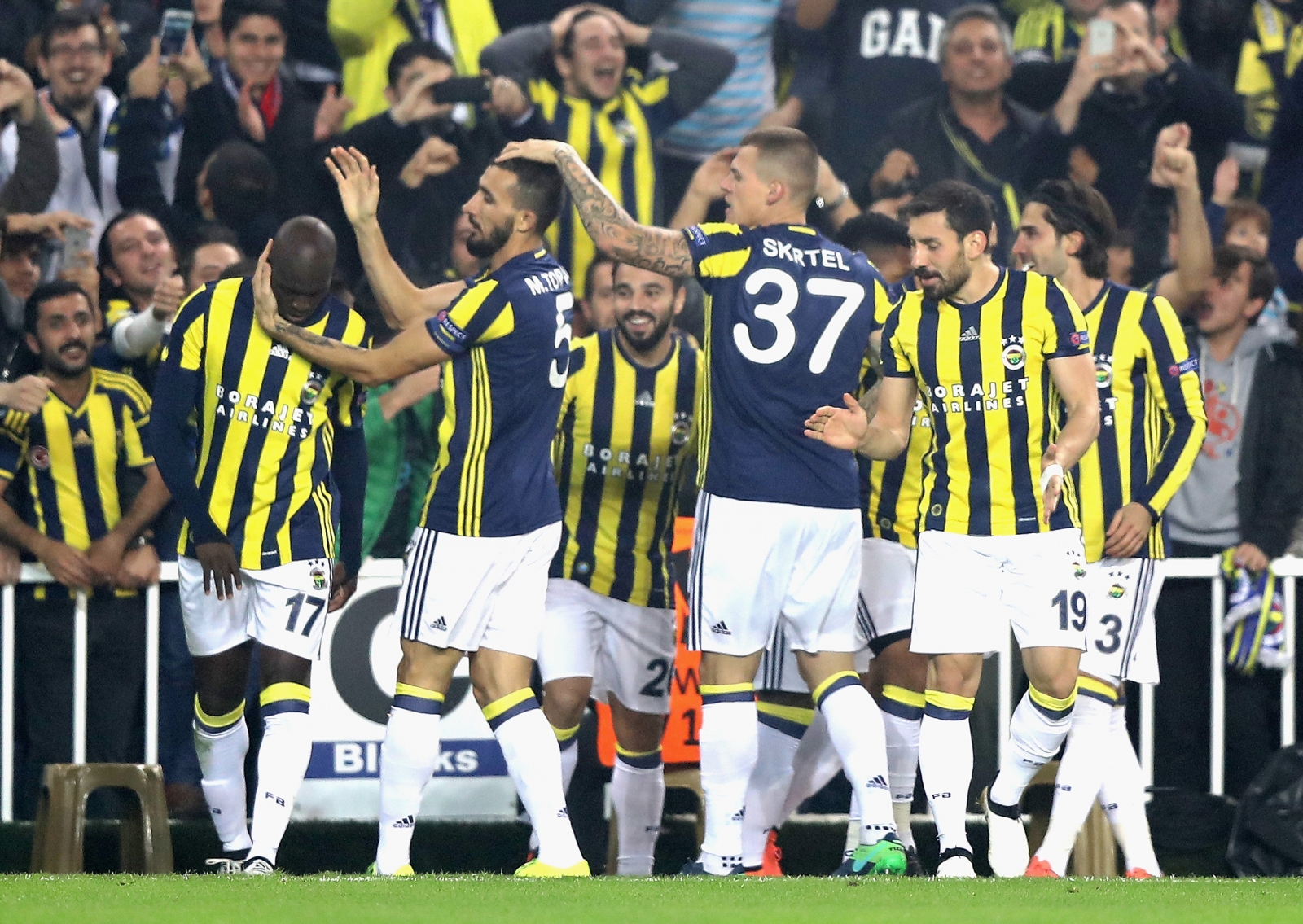 Fenerbahce 2-1 Manchester United: Moussa Sow Wonder Goal Helps Seal ...