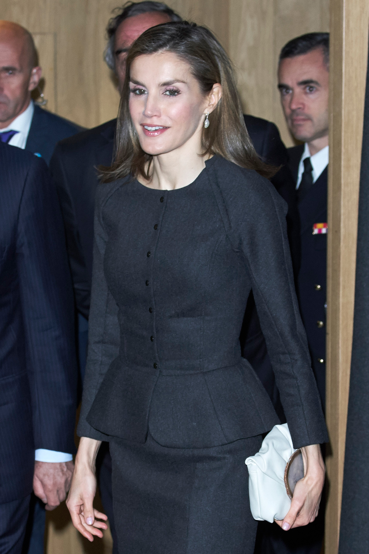 Classic Queen: Letizia of Spain highlights lithe waist in black skirt ...
