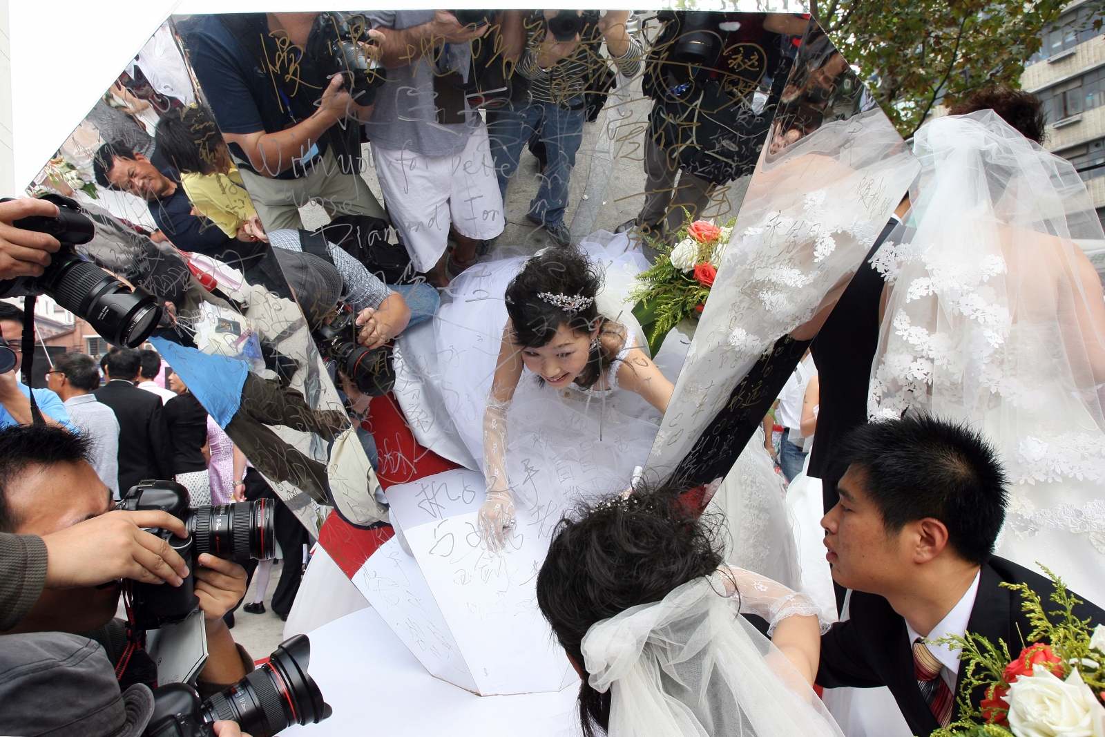 Couples Join Naked Wedding Ceremony In E China