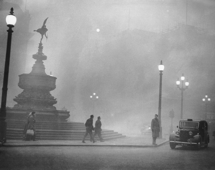 Piccadilly Circus in deadly London fog, 1952