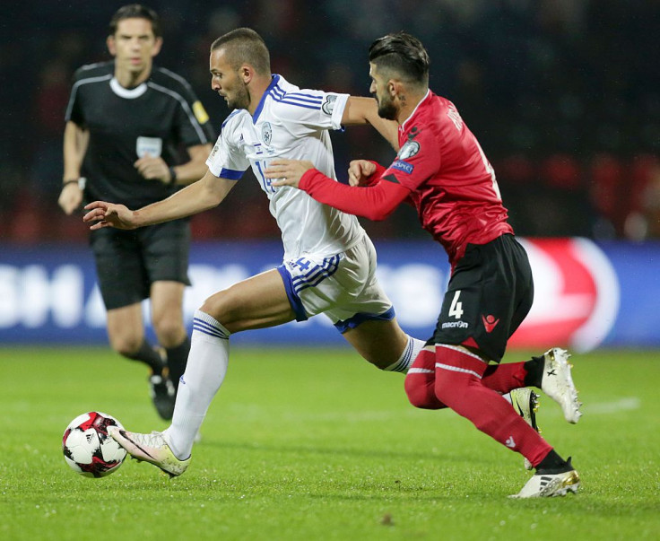 Albania's Elseid Hysaj (R) vies with Israel's Ben Sahar during the 2018 World Cup group G qualifying football match between Albania and Israel, in Elbasan on November 12, 2016. 