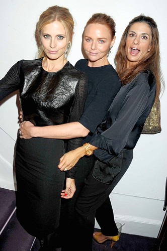 Stella McCartney, model Laura Bailey with British Vogue editor Alexandra Shulman
