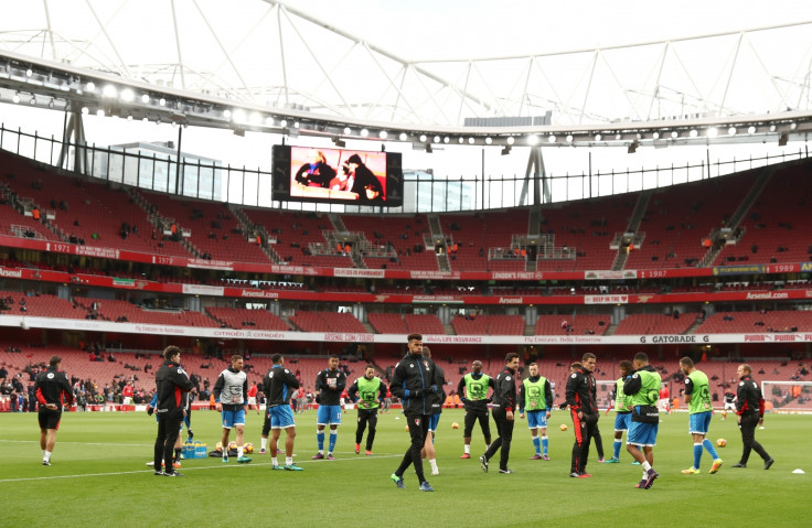 The players warm up at the Emirates