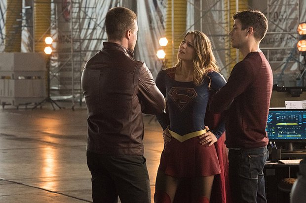 Crisis On Earth X Crossover Plot All You Need To Know About Flash Arrow Supergirl And Legends