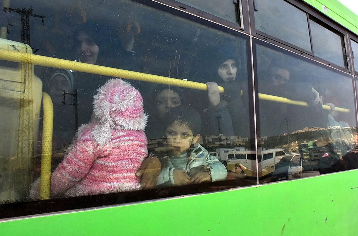 Aleppo civilans flee