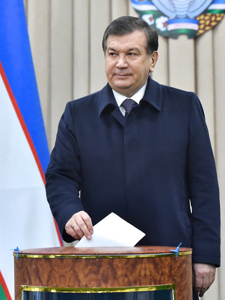Uzbek acting President Shavkat Mirziyoyev casts his ballot for the presidential election in Tashkent on December 4, 2016. Mirziyoyev,