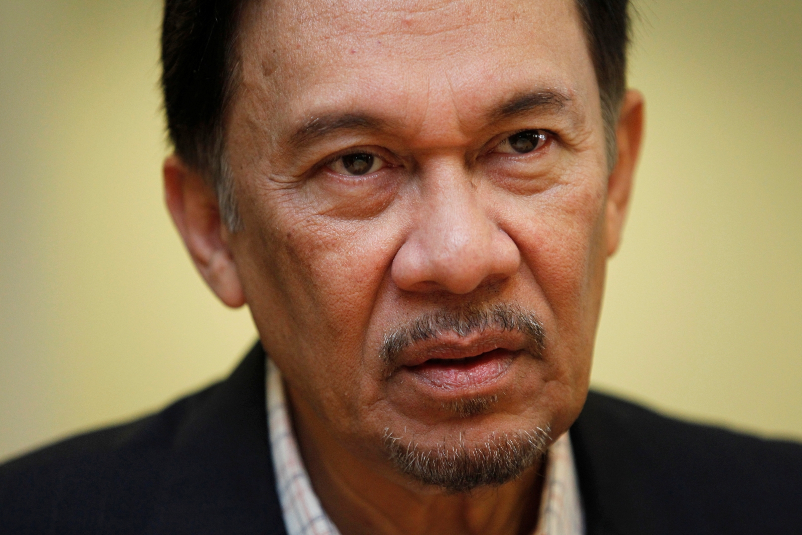 Malaysia: Opposition leader Anwar Ibrahim loses final bid to review