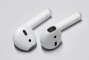 Apple AirPods review wireless headphones 
