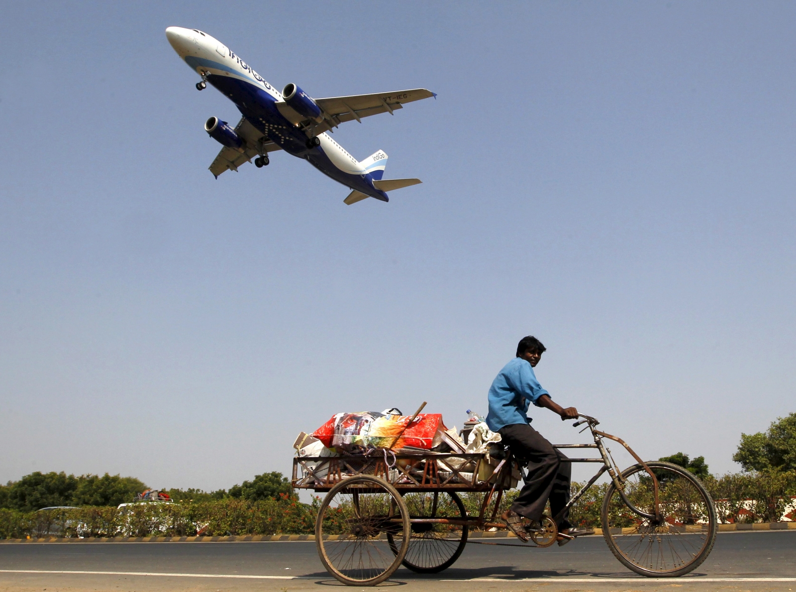 indian-aviation-authorities-to-penalise-airlines-for-dropping-human