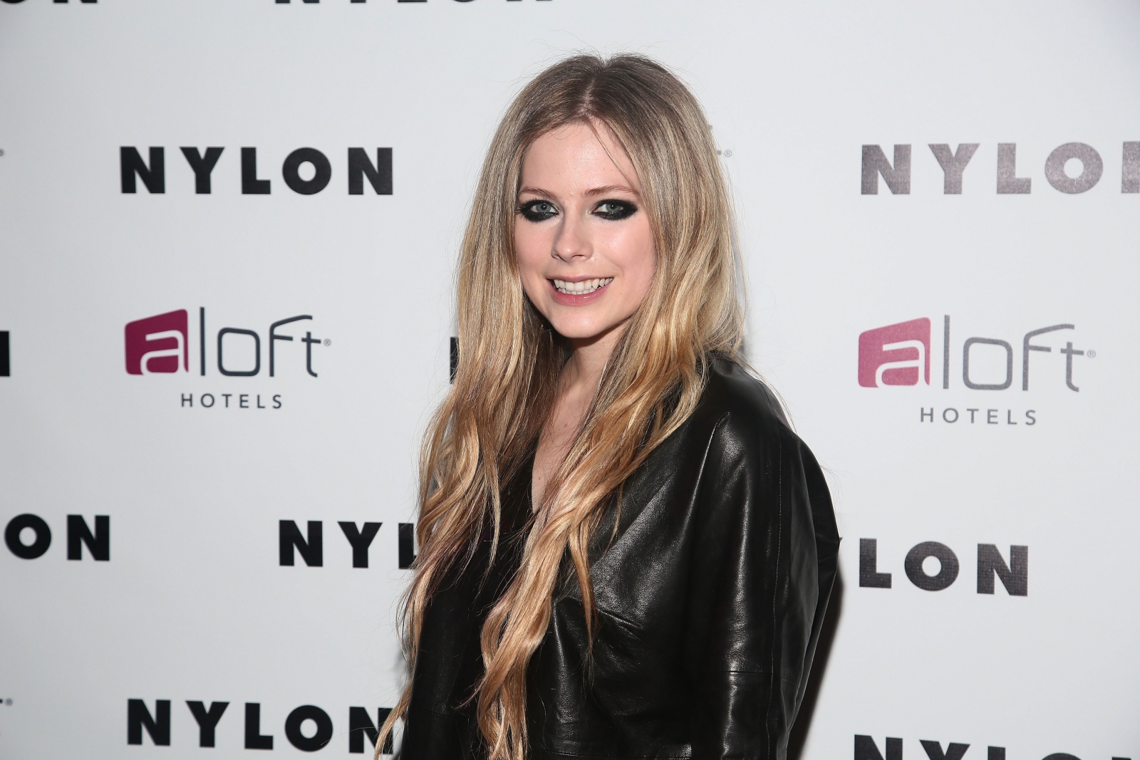 Avril Lavigne obtient un collier de diamants sur mesure de 80 000 $ de Tyga au milieu d’une nouvelle romance