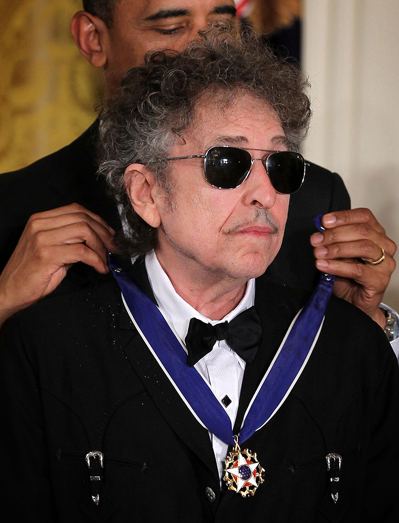 At Last: Bob Dylan will finally accept Nobel Prize medal after dodging