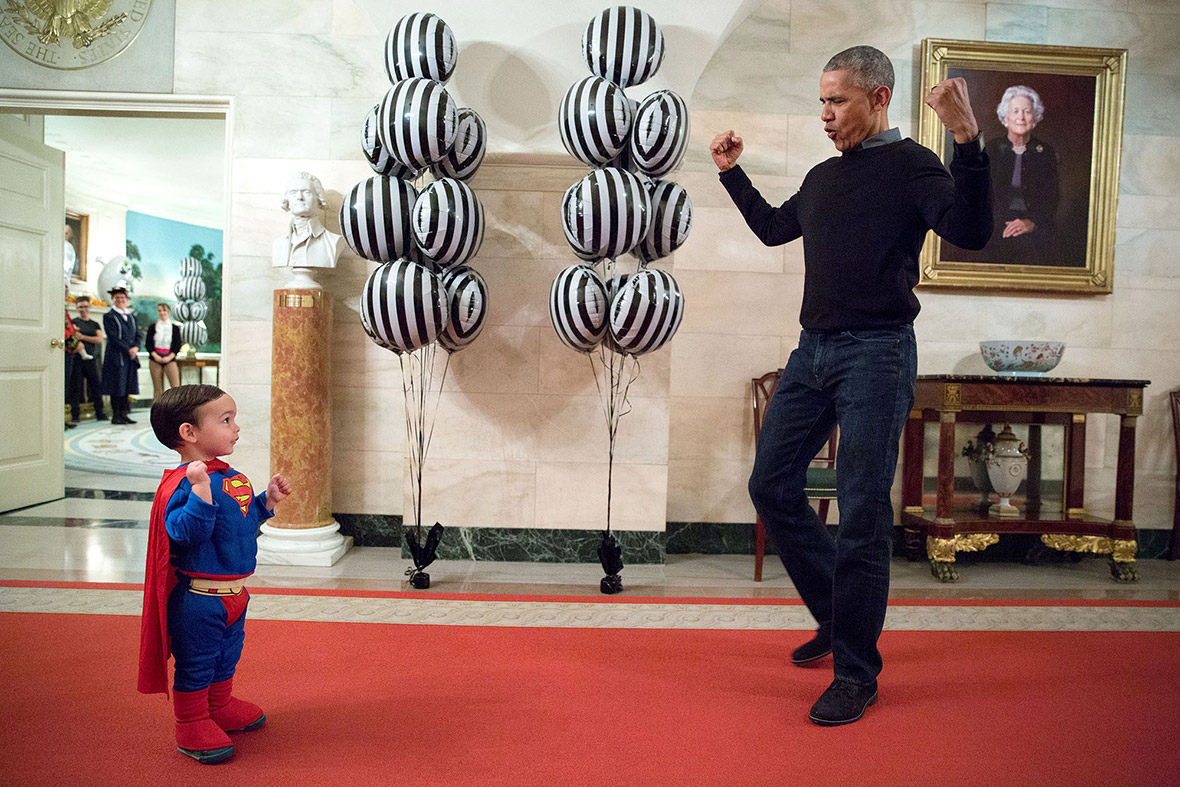 US President Barack Obama with children