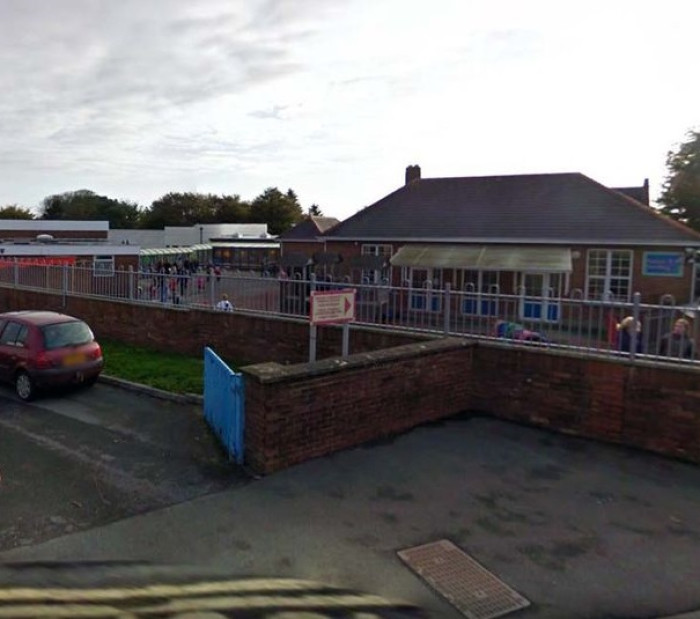 Schoolgirl approached by two men Schoolgirl approached by two men
