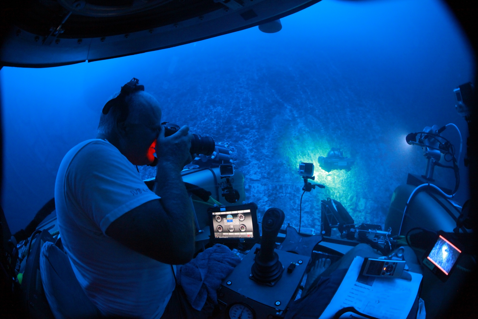 VR Trieste: Visit the deepest part of ocean with Don Walsh