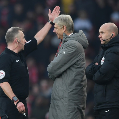 Arsene Wenger apologises for being sent to the stand
