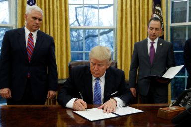 Trump signs TPP withdrawal