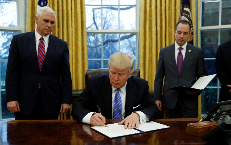 Trump signs TPP withdrawal