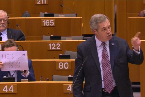 London MEP holds 'he's lying to you' sign behind Nigel Farage in EU parliament