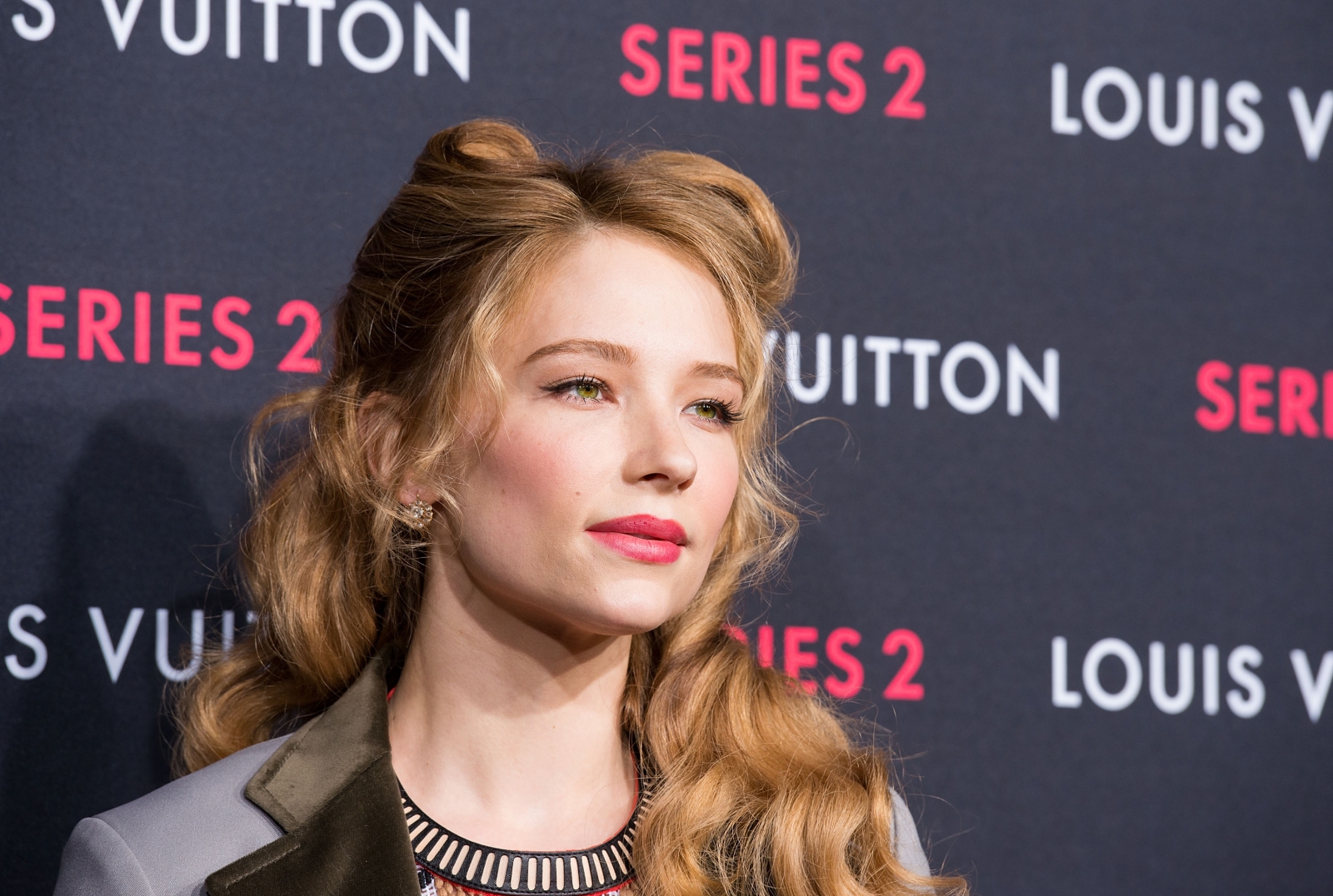 Haley Bennett As Catwoman The Girl On The Train Star Teases Casting In Cryptic Instagram Posts