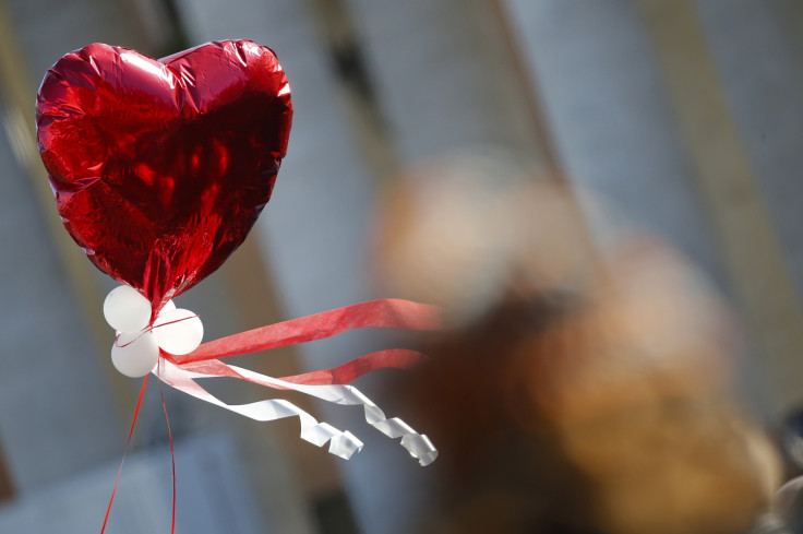 How to buy Valentine's Day gifts online without falling victim to scams and hacks