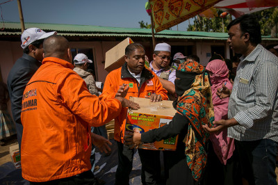Rohingya refugees Bangladesh Malaysia aid ship