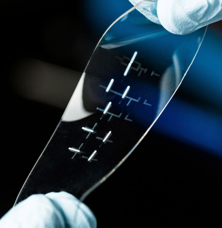 Stretchable smart tablet