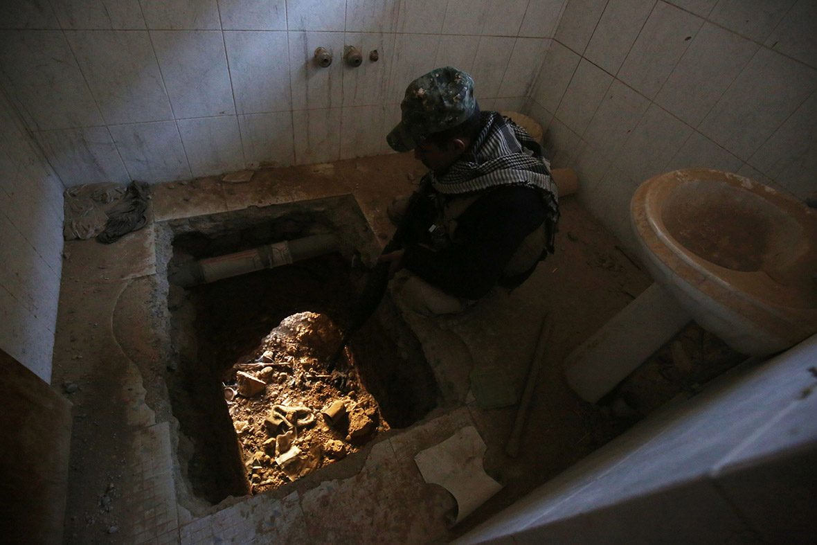 Isis tunnels Mosul
