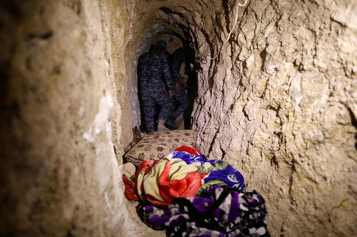 Isis tunnels Mosul