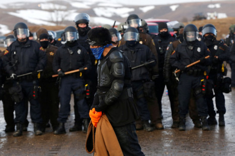 riot police dakota pipeline