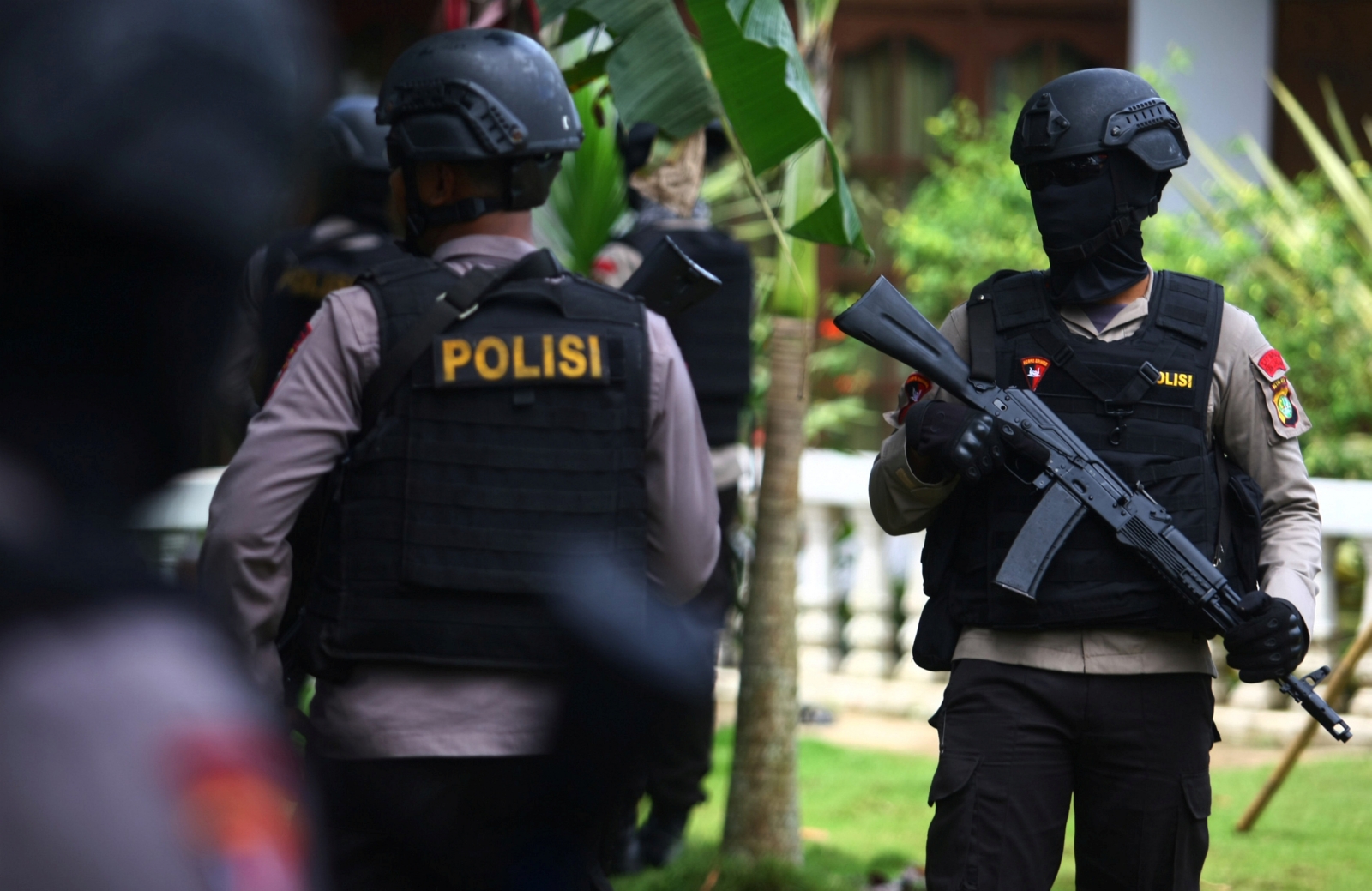 Indonesia: Police Shoot Bomber After Explosion At Government Building ...