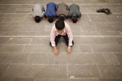 Muslim children praying