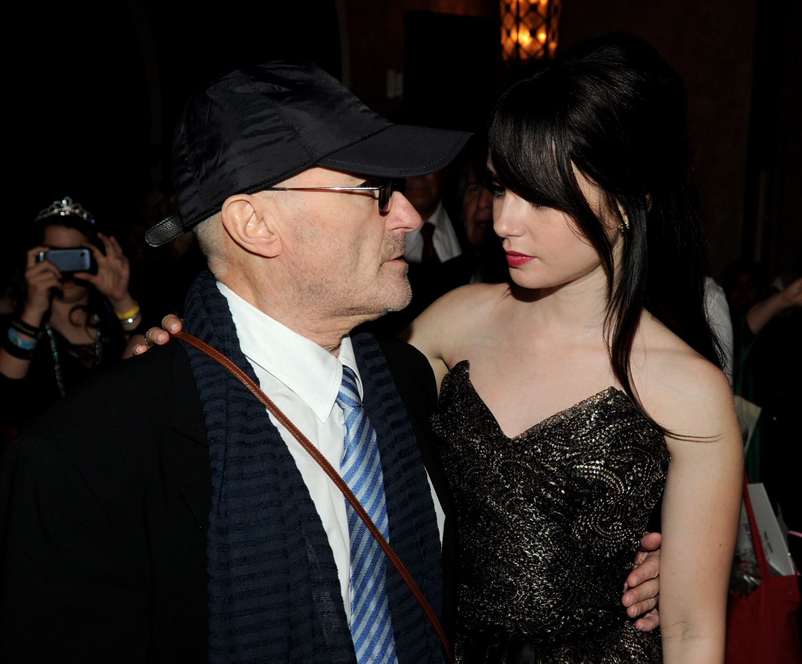 Lily Collins Forgives Dad Phil In Emotional Letter I Accept The Sadness I Felt Towards You