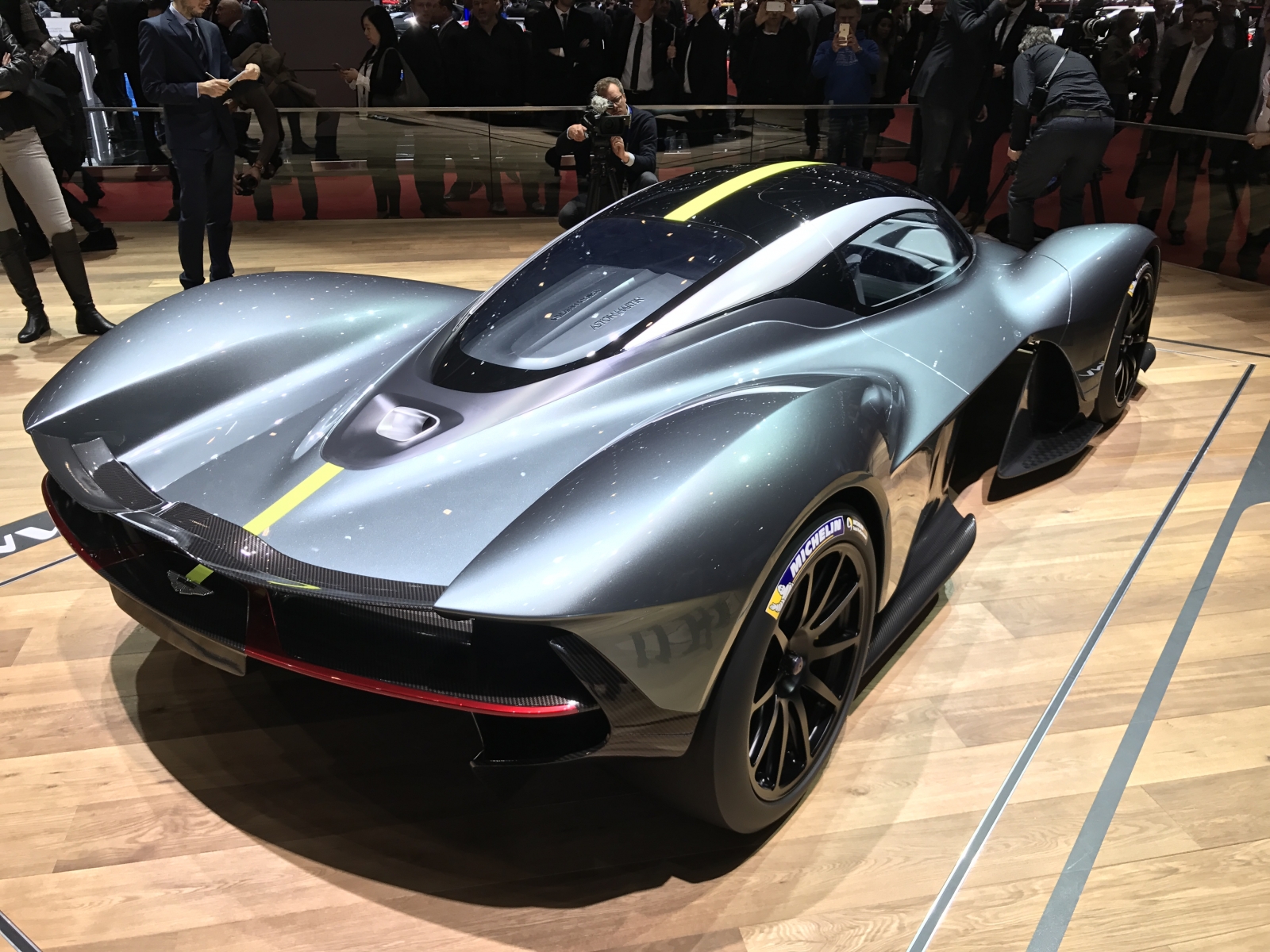 Aston martin valkyrie характеристики