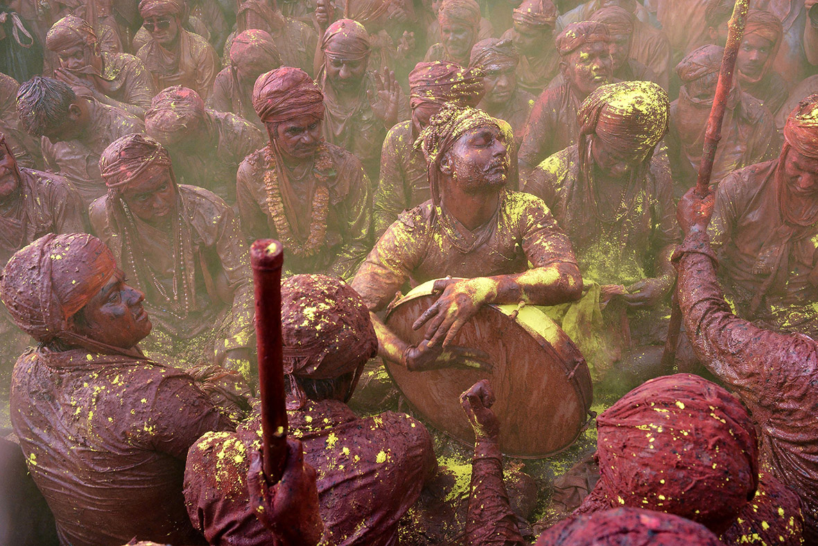 holi festival traditional clothing