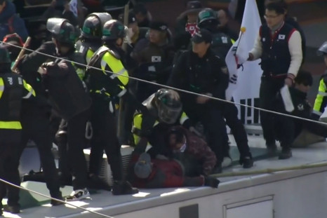 Violent protests erupt in South Korea 