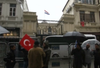 Man replaces Istanbul Dutch consulate's flag with Turkey's amid rising tensions Man replaces Istanbul Dutch consulate's flag with Turkey's amid rising tensions