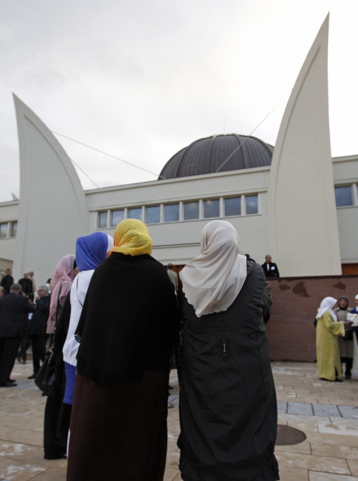 Women mosque France 