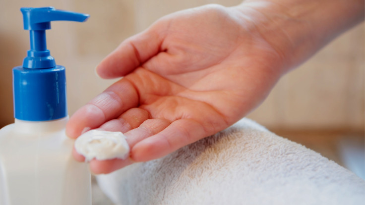 skin cream moisturiser dispenser hand towel