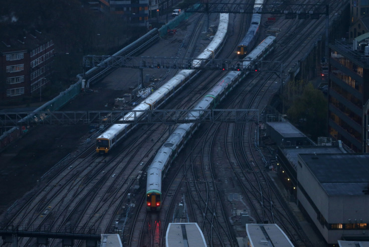 Trains in London Bridge