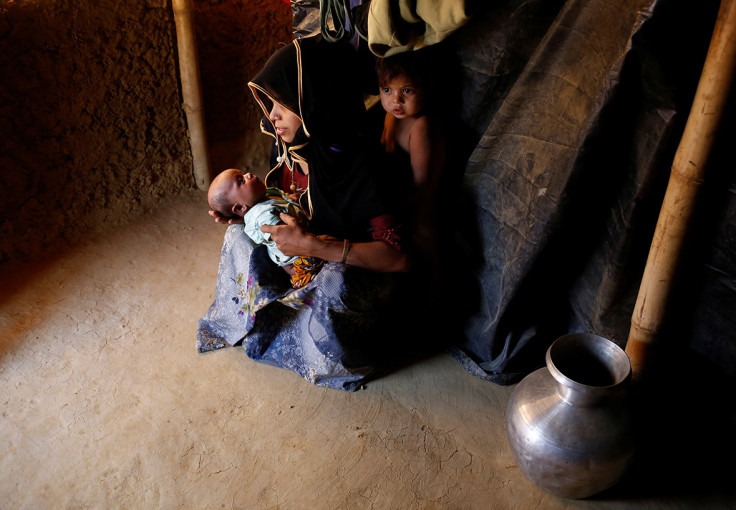 Young Rohingya mothers