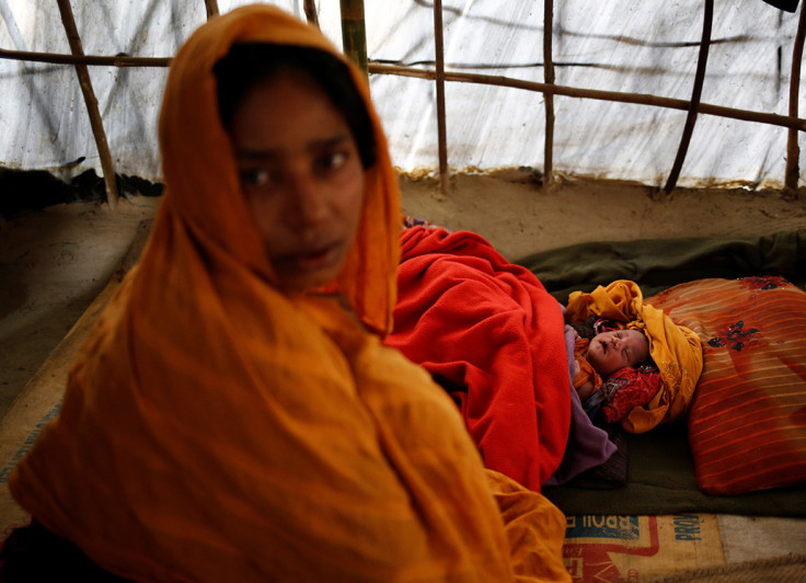 Young Rohingya mothers