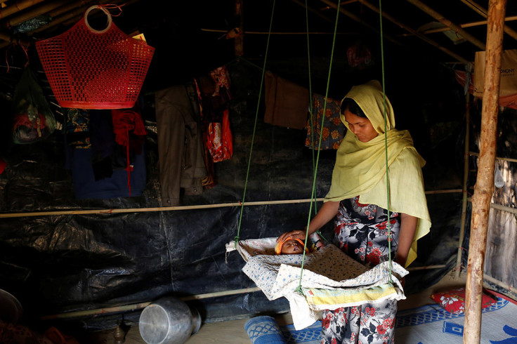 Young Rohingya mothers