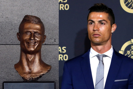 Ronaldo vs Statue