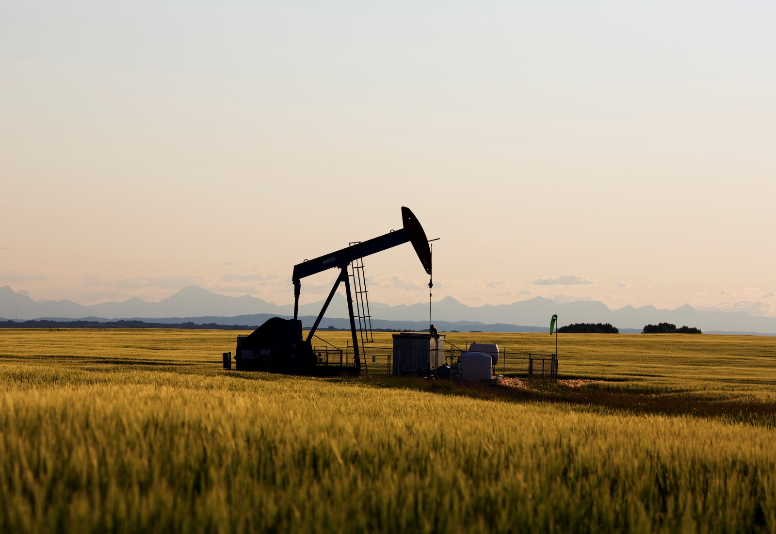 petroleum-giant-conocophillips-divests-canadian-oil-and-gas-assets