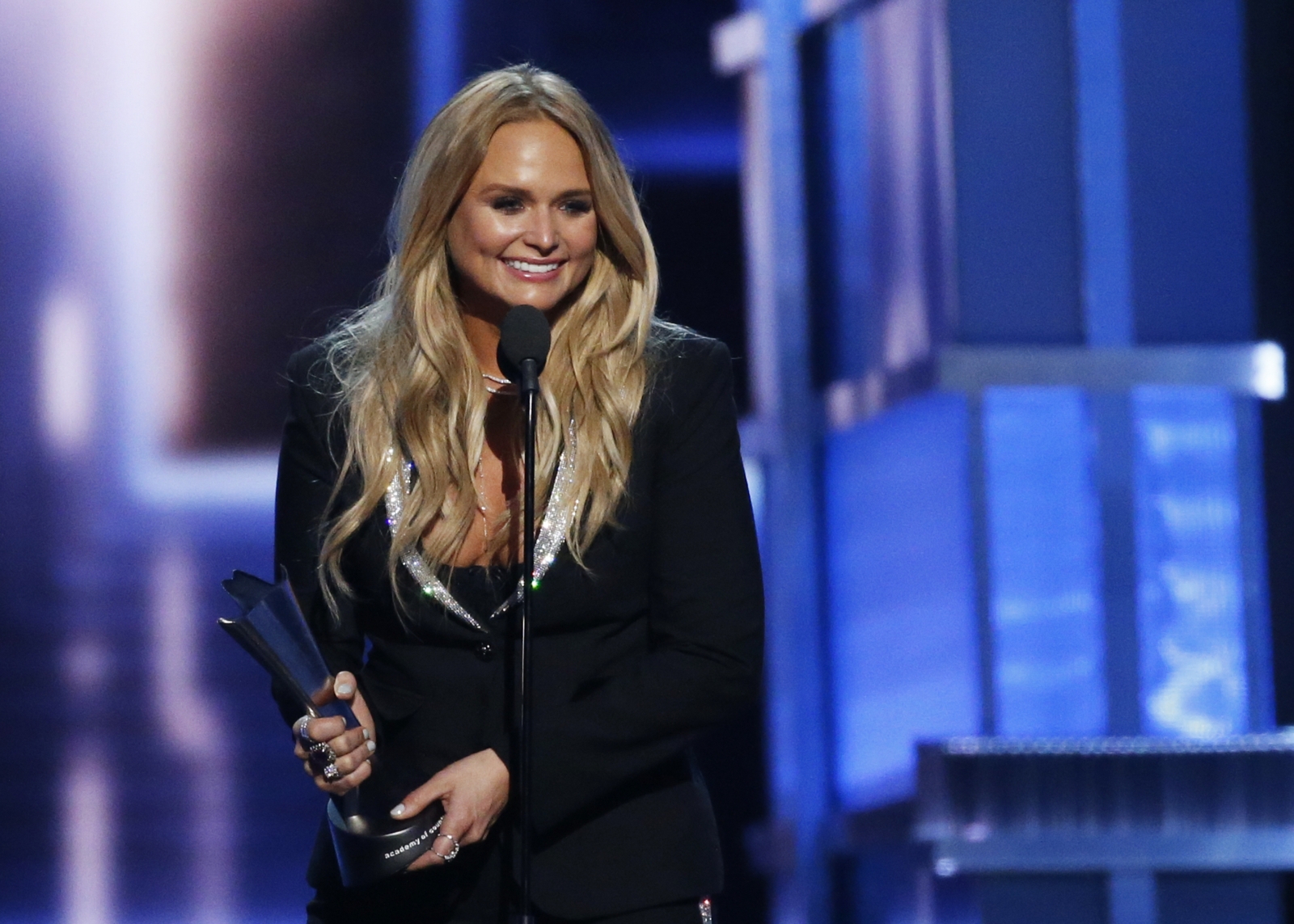 Miranda Lambert subtly shades Blake Shelton as she credits 'heartbreak ...