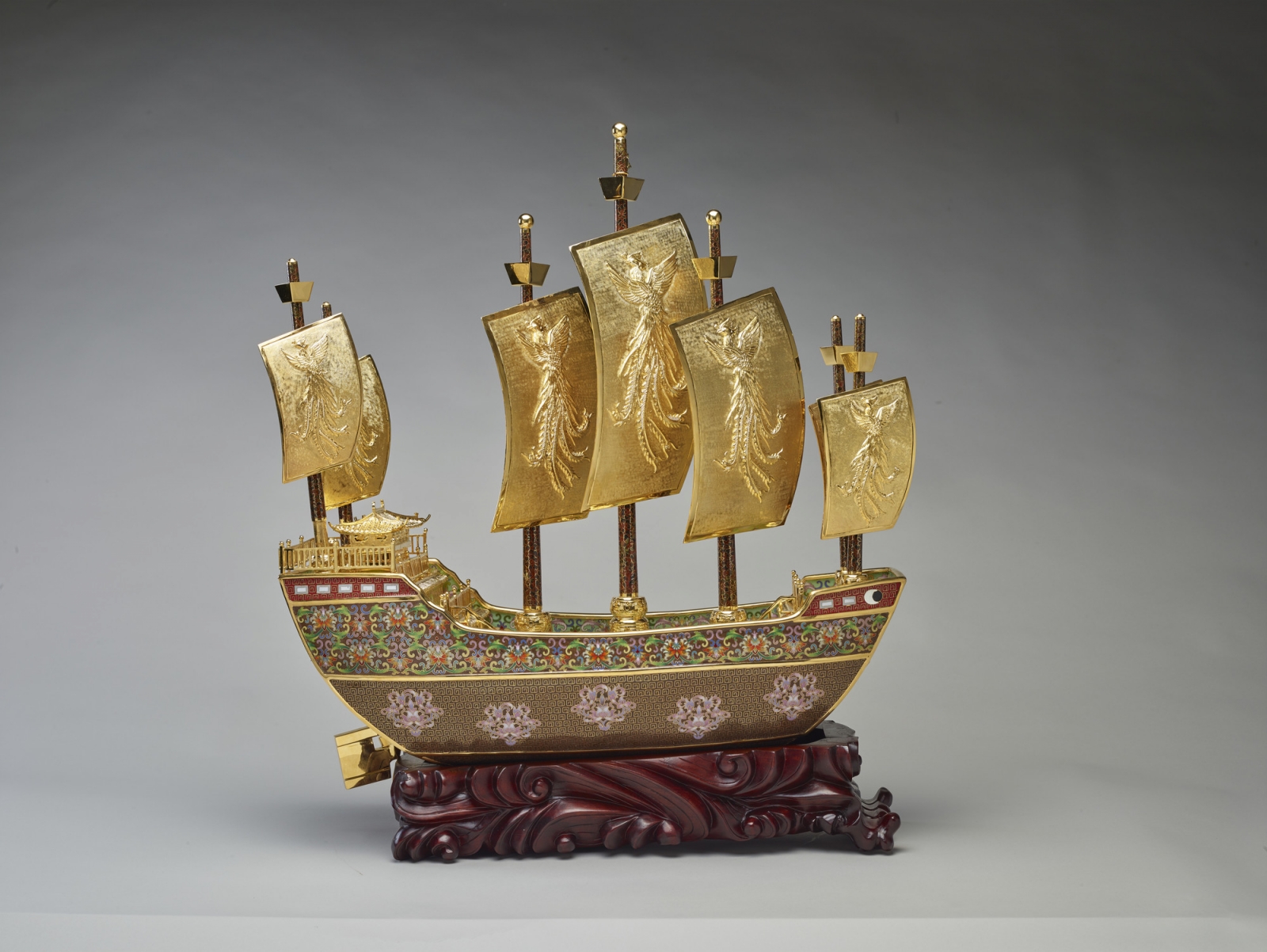 Royal gifts Photo preview of presents given to Queen Elizabeth II